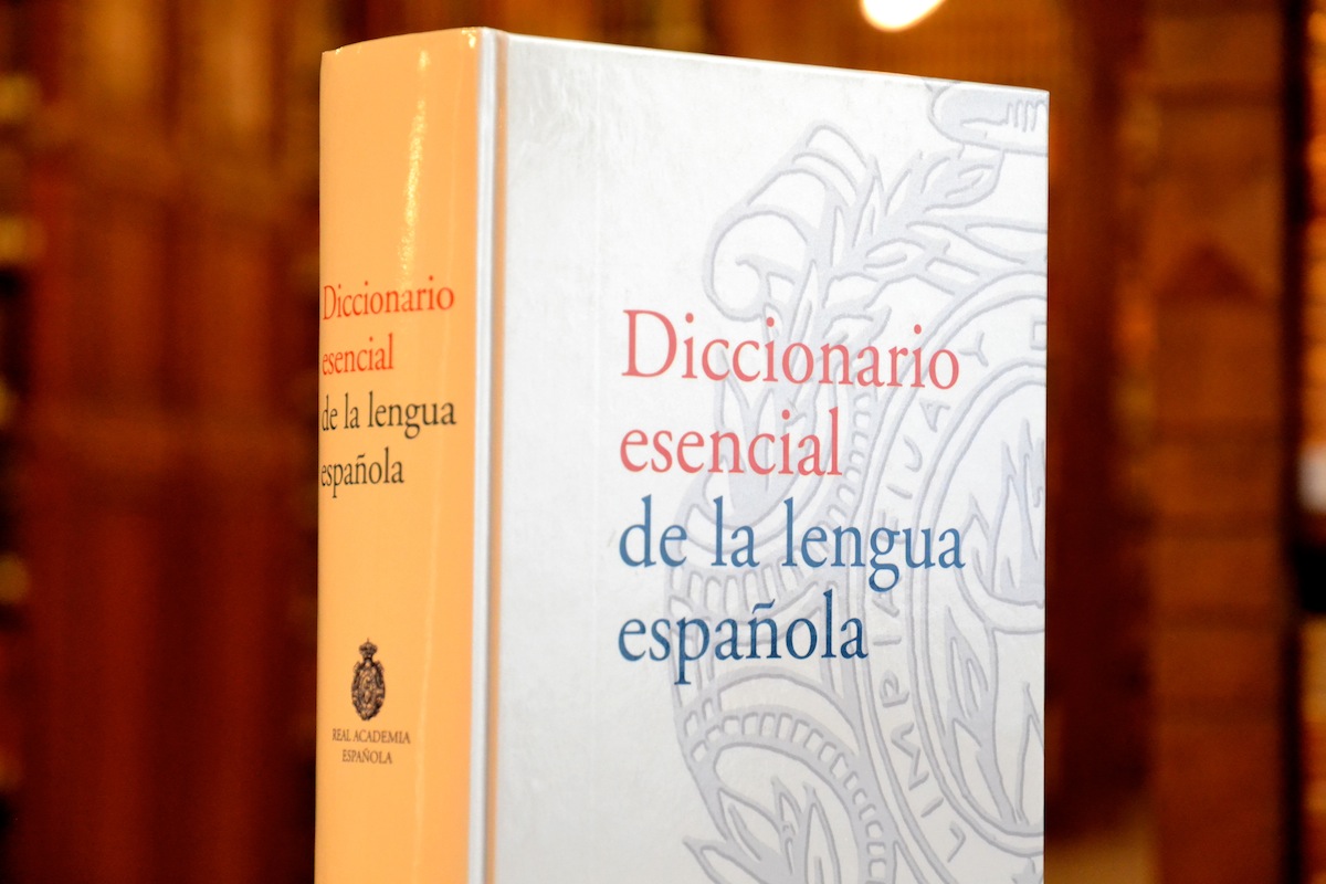 Presentación Del Diccionario Esencial De La Lengua Española Noticia