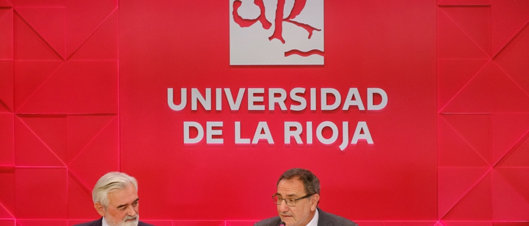 Darío Villanueva junto a Vicent Climent Jordà, rector de la Universitat Jaume I. Foto: Universidad de La Rioja.