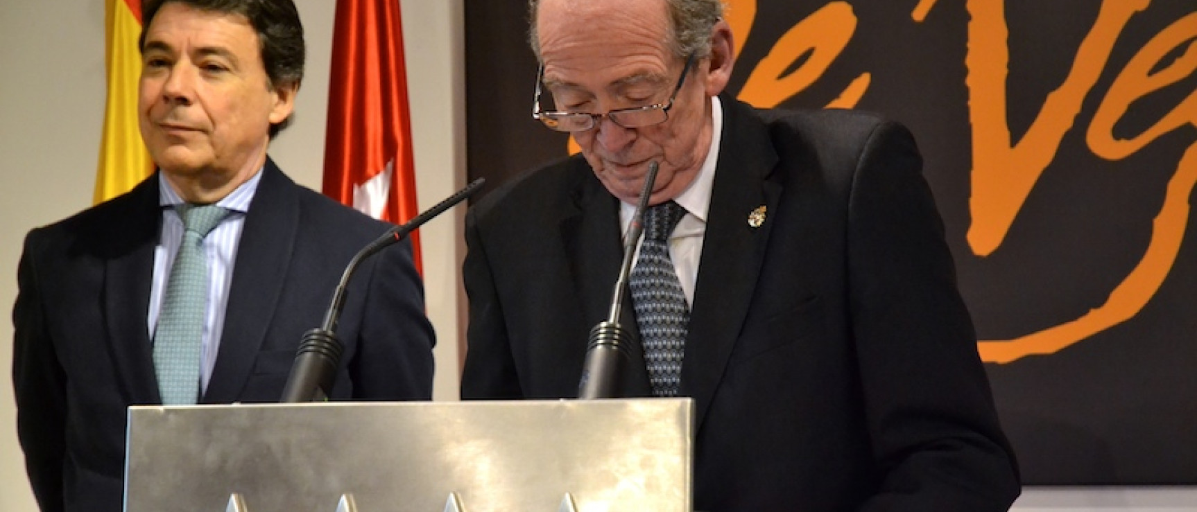 El director de la RAE y el presidente de la Comunidad de Madrid, en la presentación.