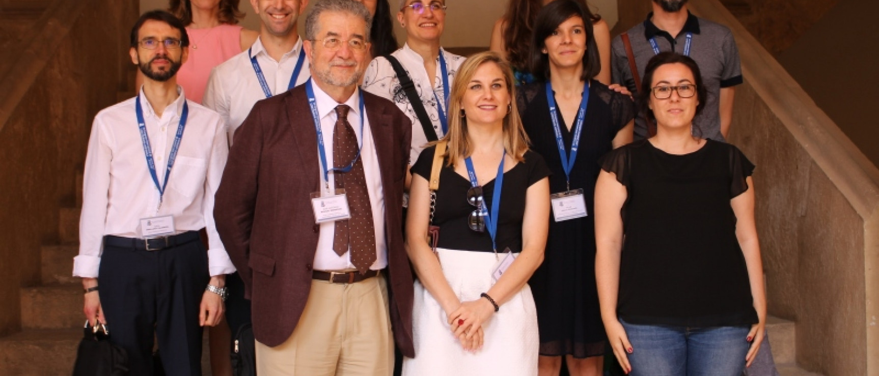 José Antonio Pascual, director del NDHE, junto con el equipo de lexicógrafos del diccionario.