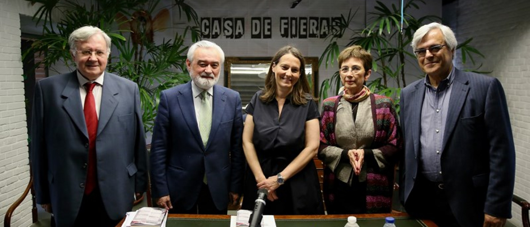 De izquierda a derecha: Tomás Albaladejo, Darío Villanueva, Filipa Soares, Pilar del Río y Carlos Reis.