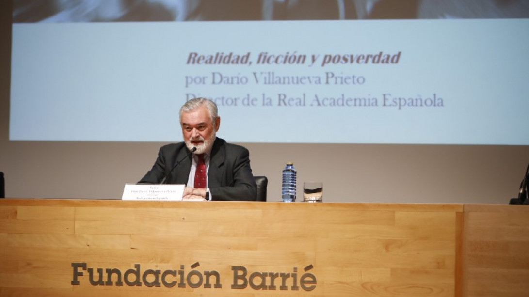 Darío Villanueva durante su conferencia. Foto: Fundación Barrié.