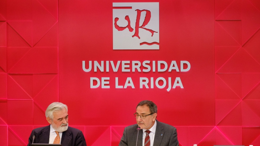 Darío Villanueva junto a Vicent Climent Jordà, rector de la Universitat Jaume I. Foto: Universidad de La Rioja.