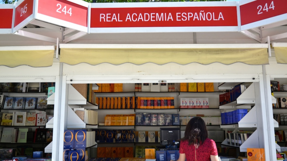 Caseta de la RAE en la Feria del Libro de Madrid.