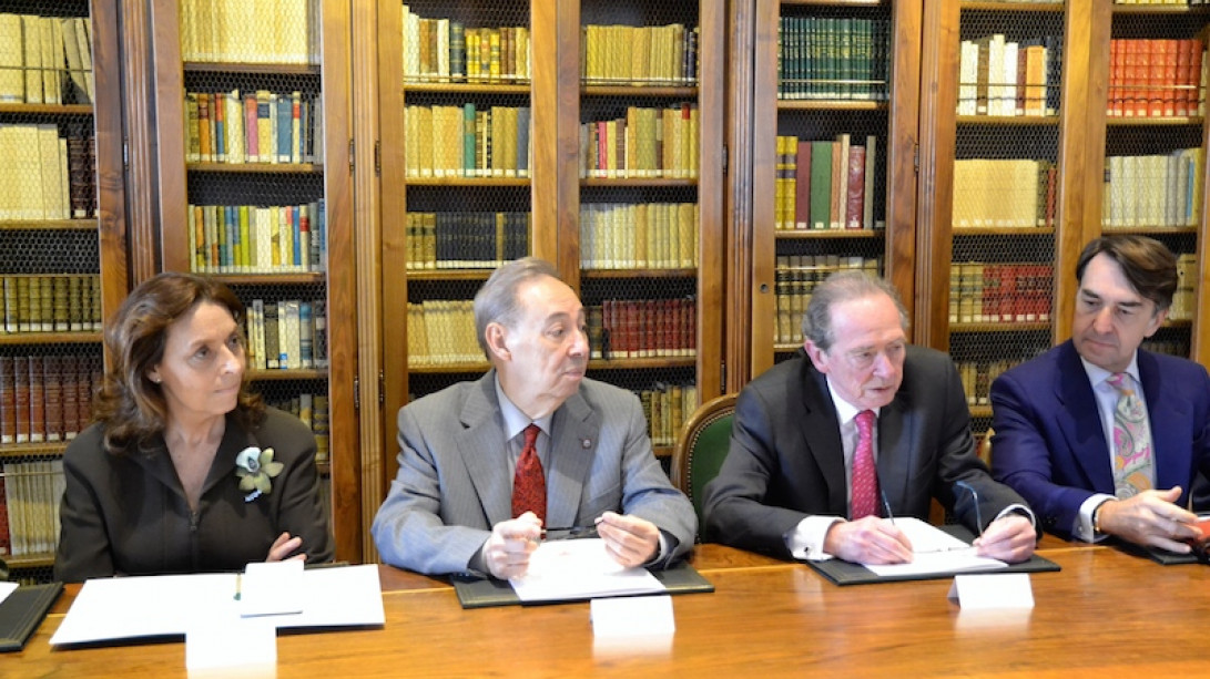 De izquierda a derecha, Ana Gavín, del Grupo  Planeta; Humberto López Morales, secretario de ASALE; José Manuel Blecua, director de la RAE, y Jesús Andreu, director de la Fundación Carolina.
