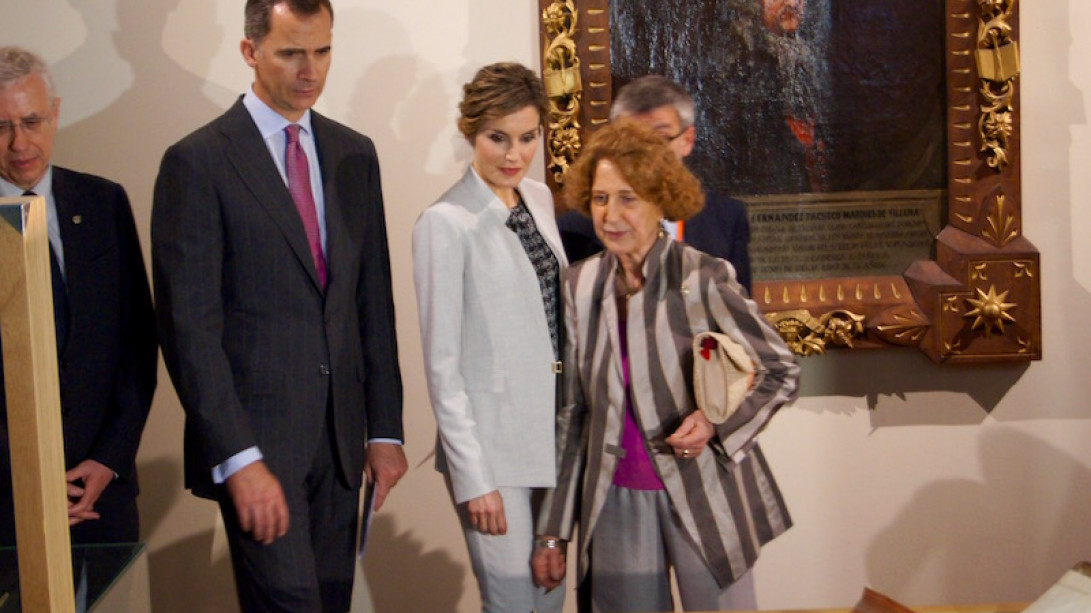 Los reyes de España con los comisarios de la exposición. Foto: Casa Real.