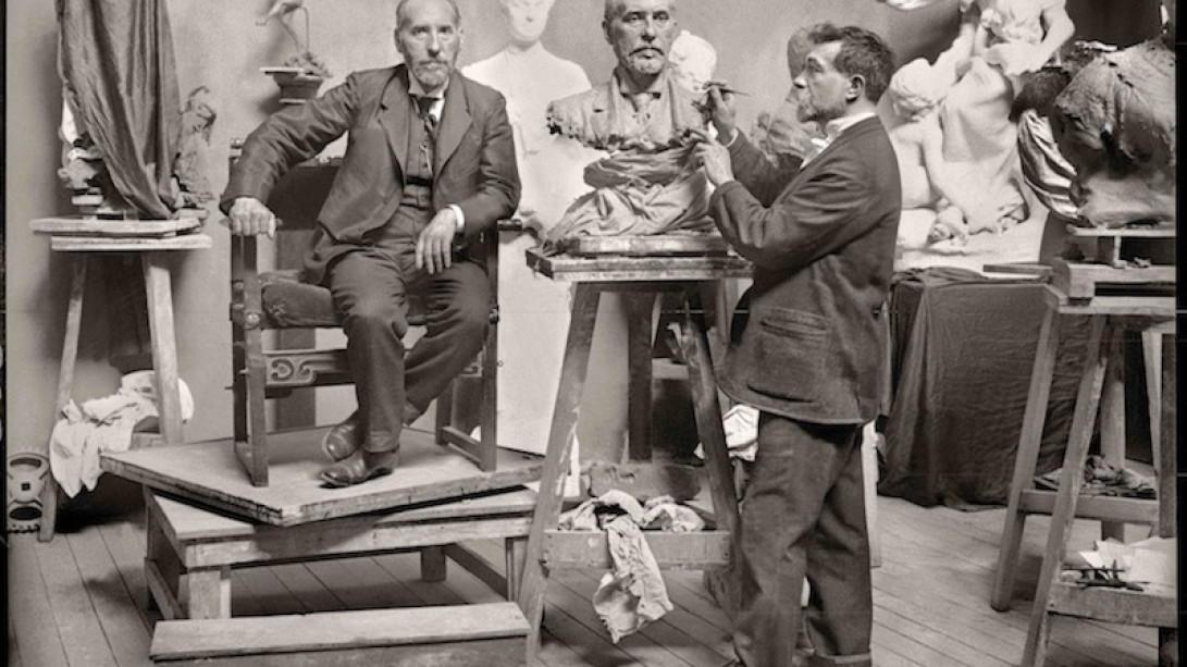 Francisco GOÑI. Santiago Ramón y Cajal posando para el escultor Agustín  Querol. Madrid, 1906. (Archivo fotográfico Francisco de Goñi y Soler, depositado  en el Archivo Histórico Provincial de Guadalajara).