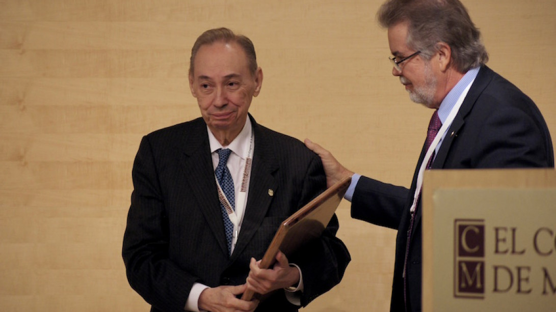 Humberto López Morales recibió el homenaje de la ASALE.