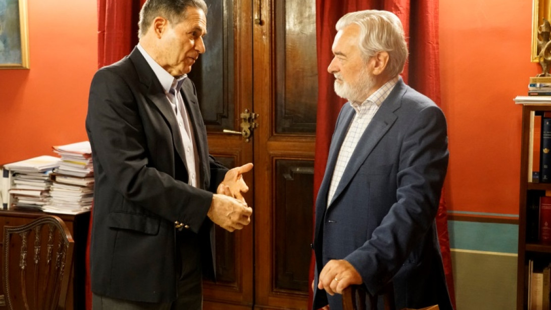 Darío Villanueva conversa con Arístides Royo sobre los proyectos de la corporación panameña.