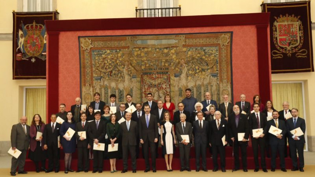 Foto de familia de los Premios Nacionales de 2013. Foto: Casa Real.