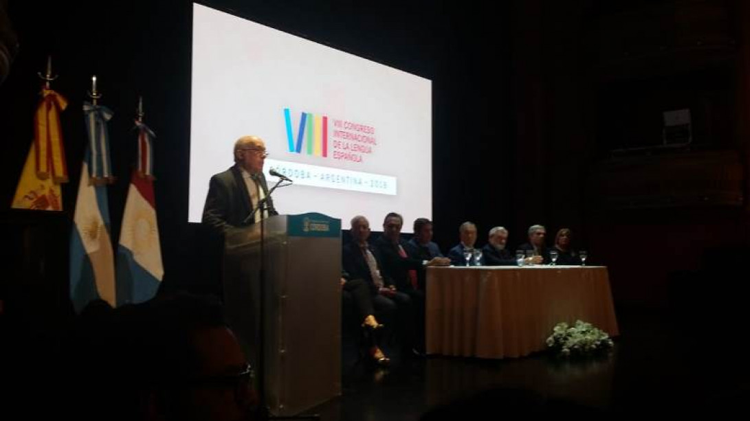El presidente de la Academia Argentina de Letras durante su intervención.