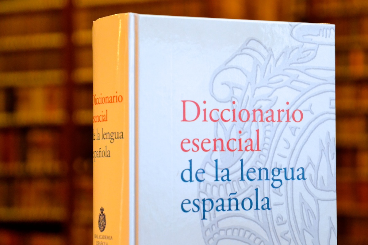 Diccionario esencial de la lengua española Real Academia