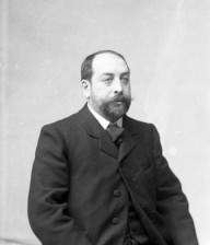Retrato de Manuel Linares Rivas por Antoni Esplugas (1900-1910). © Archivo Nacional de Cataluña