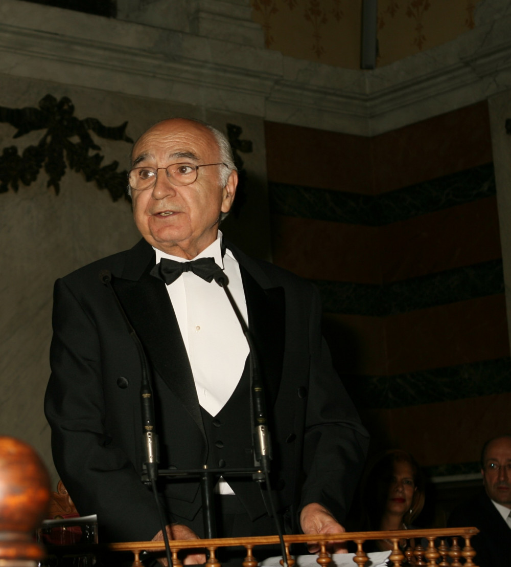 Francisco Brines toma posesión como académico de la RAE el 21 de mayo de 2006