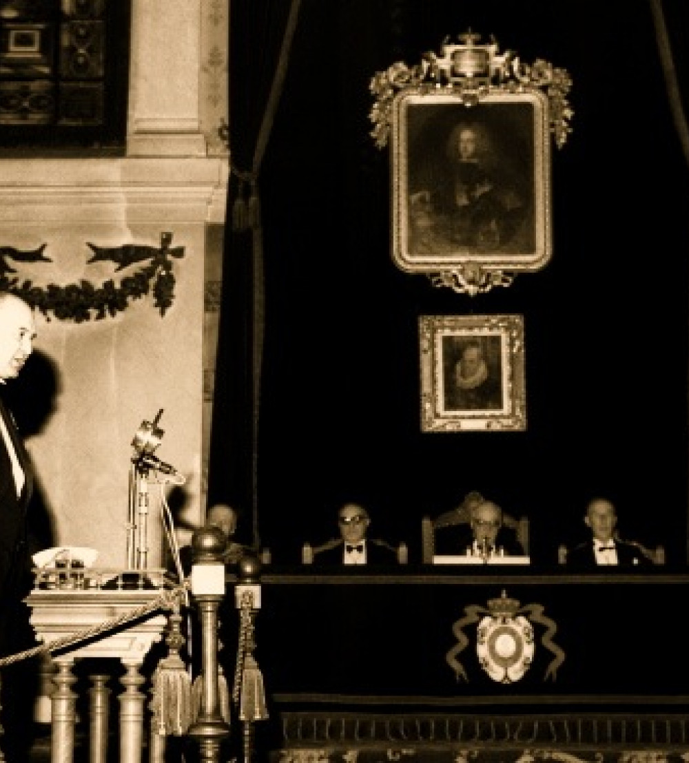 Lectura del discurso de ingreso de Martín de Riquer, el 16 de mayo de 1965. Fototeca de EFE.
