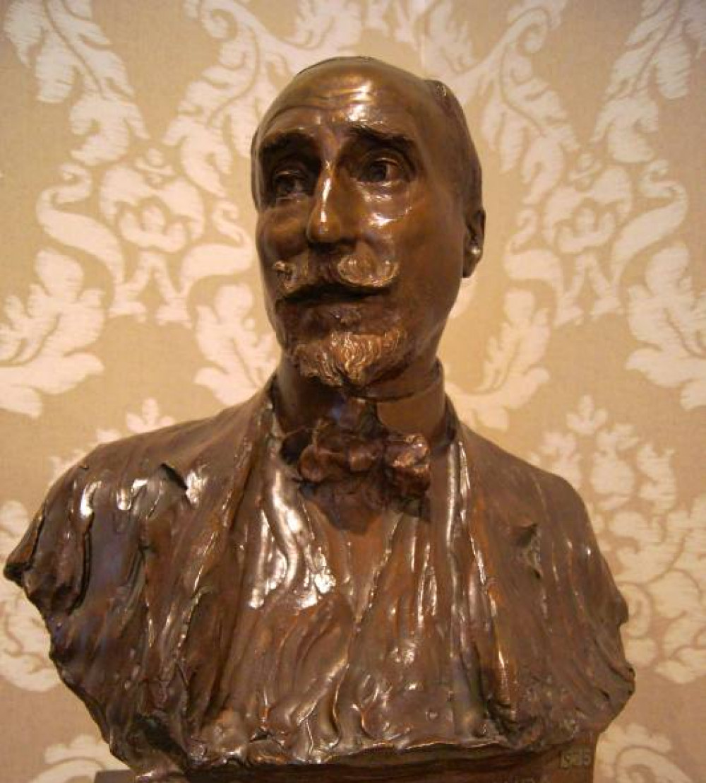 Busto de Antonio Maura conservado en la RAE