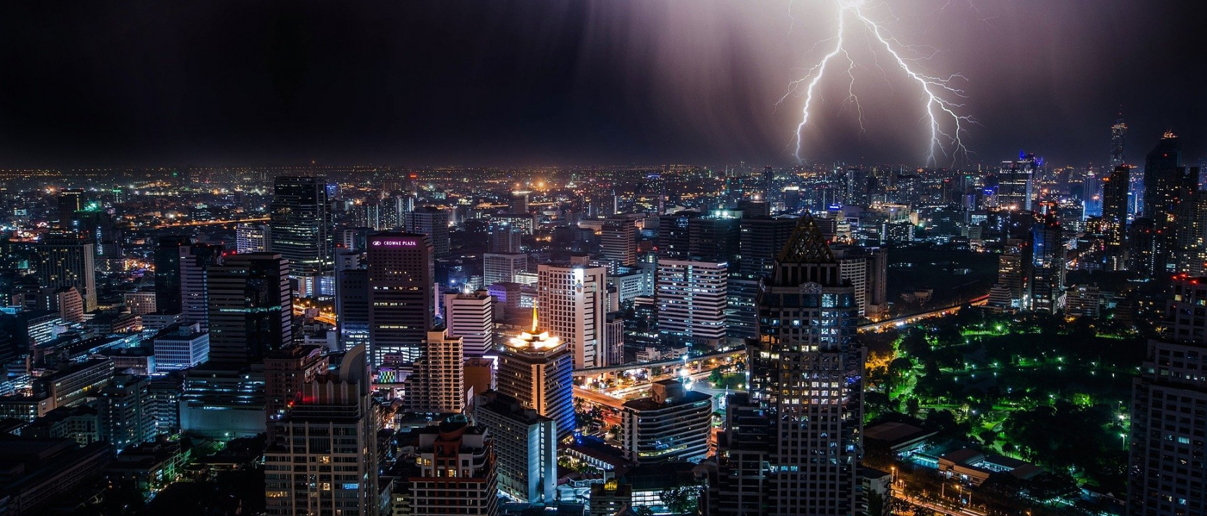 Tormenta eléctrica sobre la ciudad (foto: Pixabay)