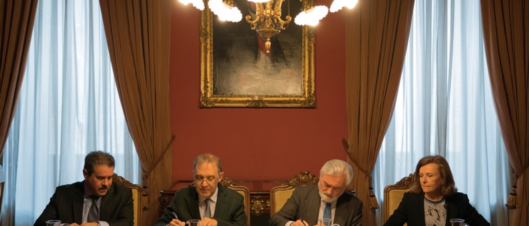 Firma del convenio de colaboración entre la RAE y la ABL. 