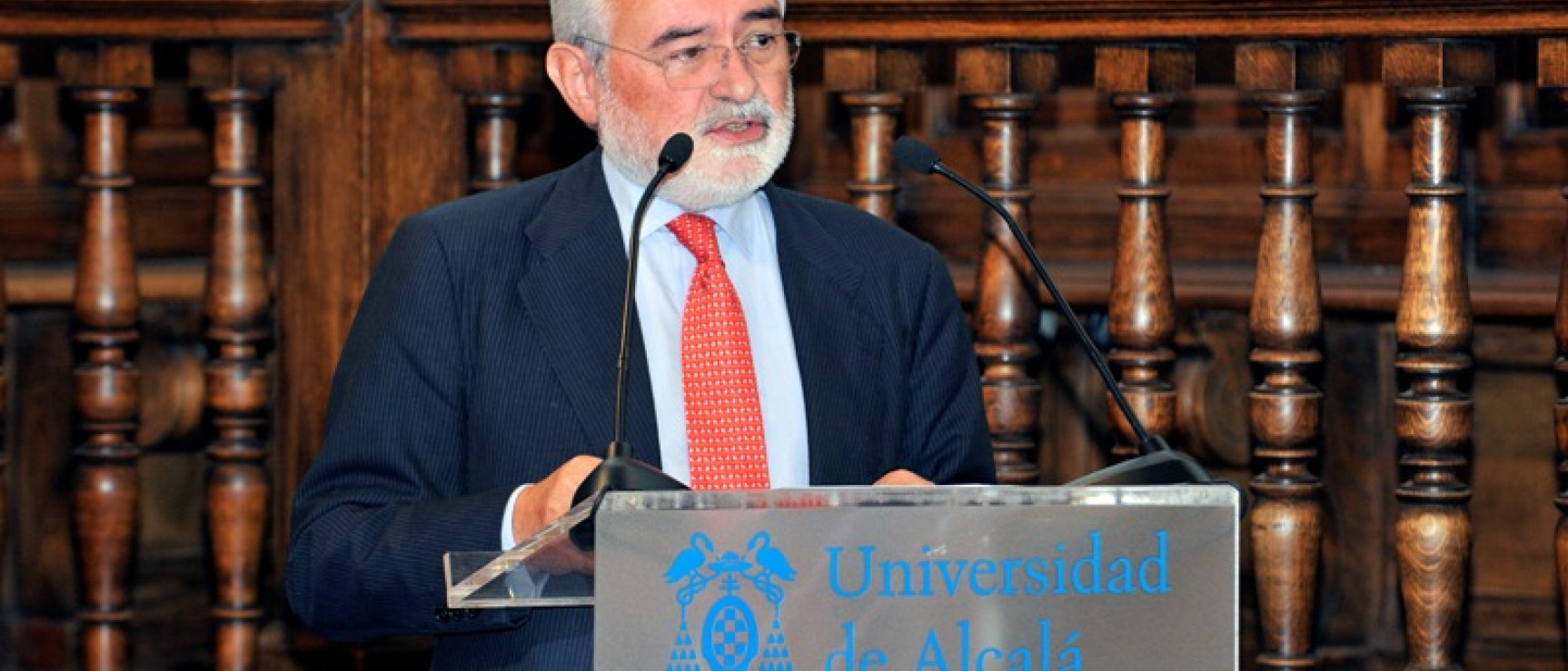 Darío Villanueva durante su ponencia, titulada «El "Quijote": la lengua de Cervantes».