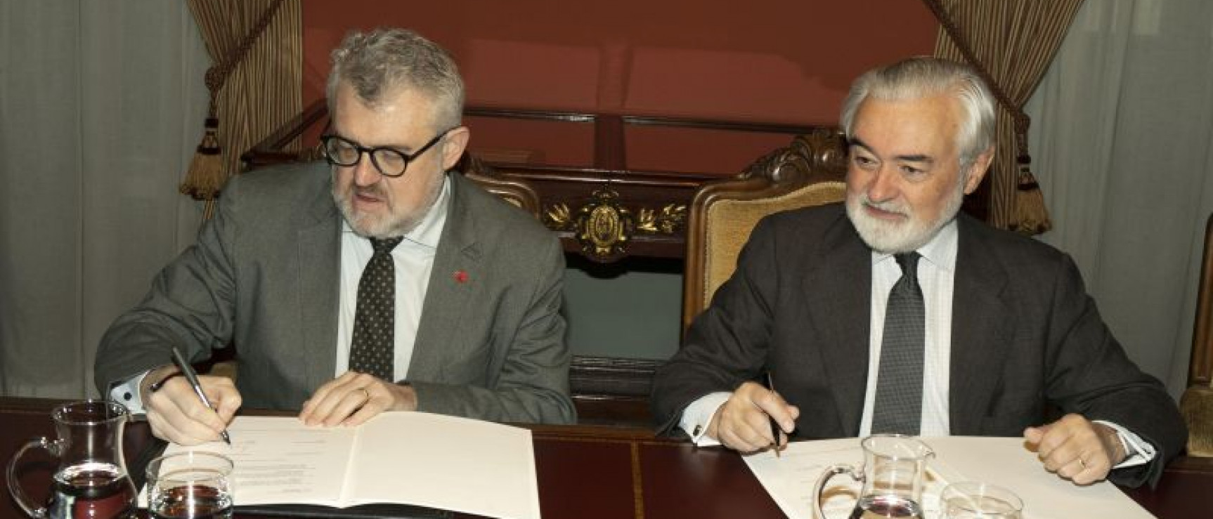 Firma del protocolo de colaboración. Foto: Alberto Cuéllar