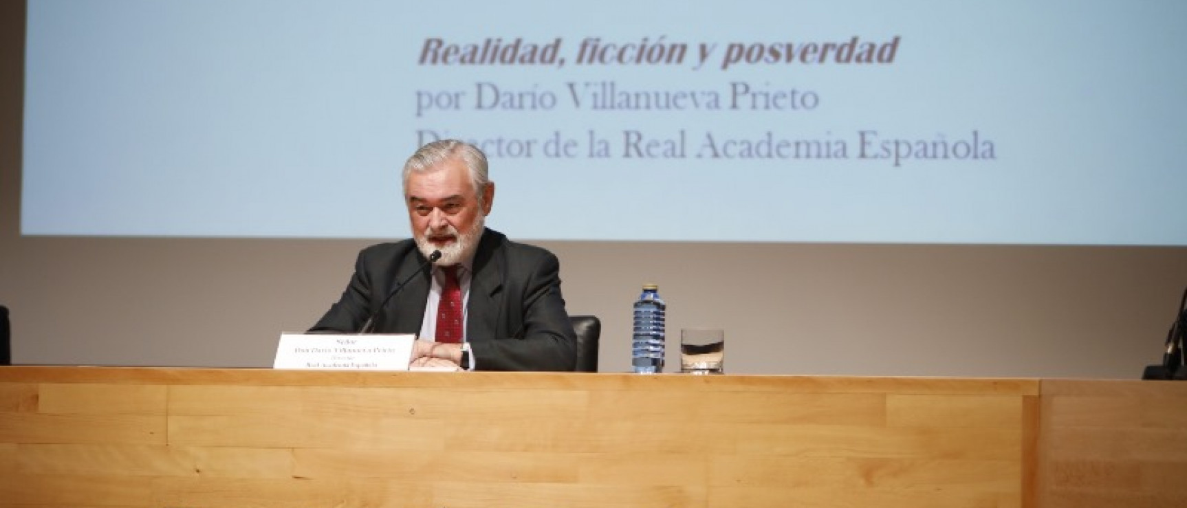 Darío Villanueva durante su conferencia. Foto: Fundación Barrié.