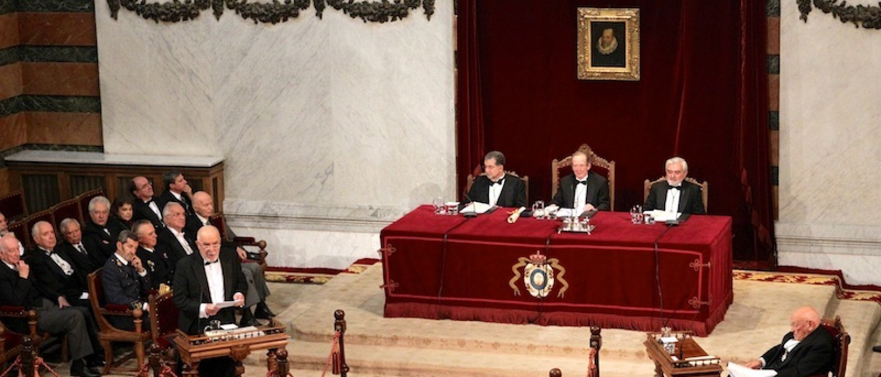 Lectura del discurso de ingreso de Juan Gil, el 30 de octubre de 2011. Fototeca de la RAE.