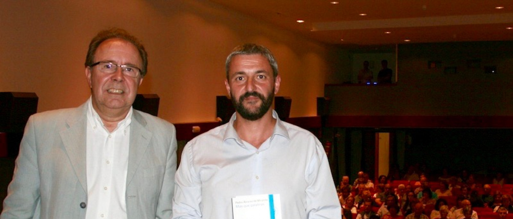 Pedro Álvarez de Miranda (izquierda) con el profesor Mario Crespo.