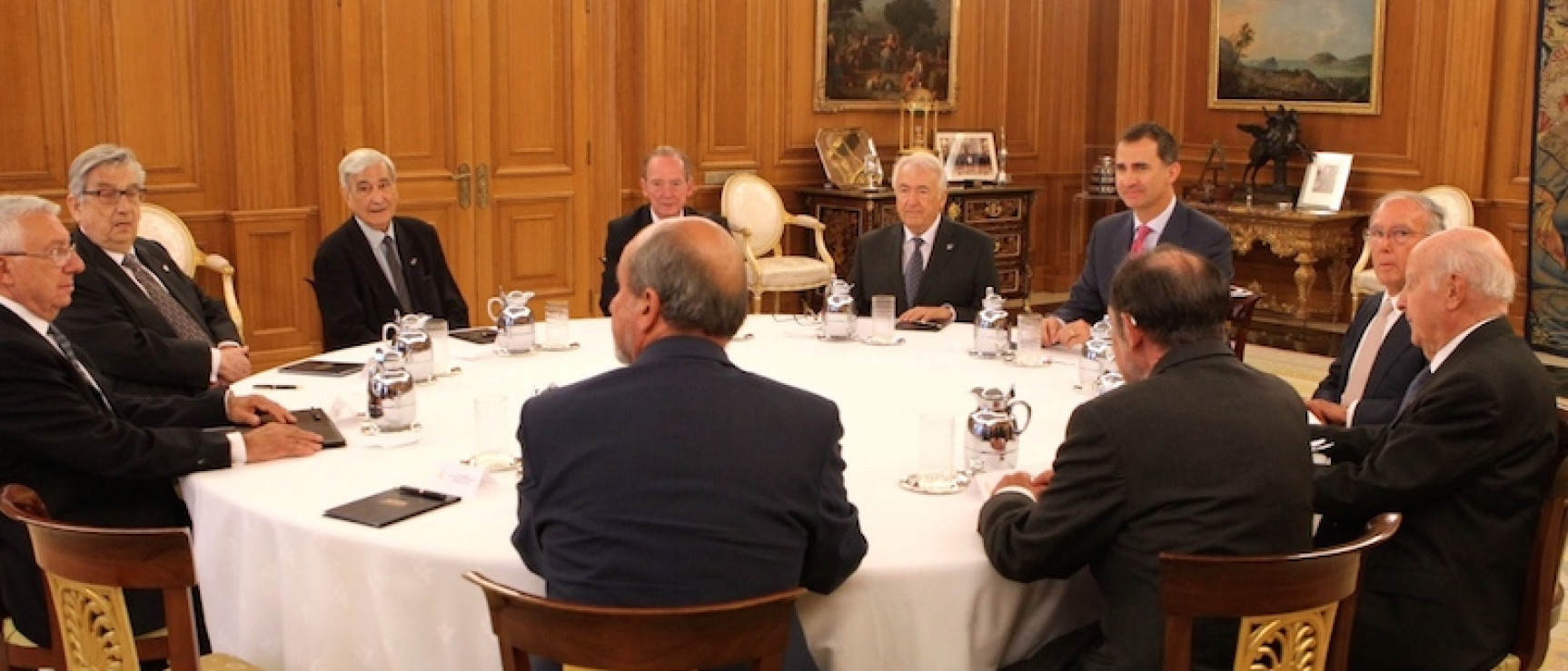 Los representantes de las Reales Academias, reunidos con Felipe VI.  © Casa de Su Majestad el Rey / Borja Fotógrafos