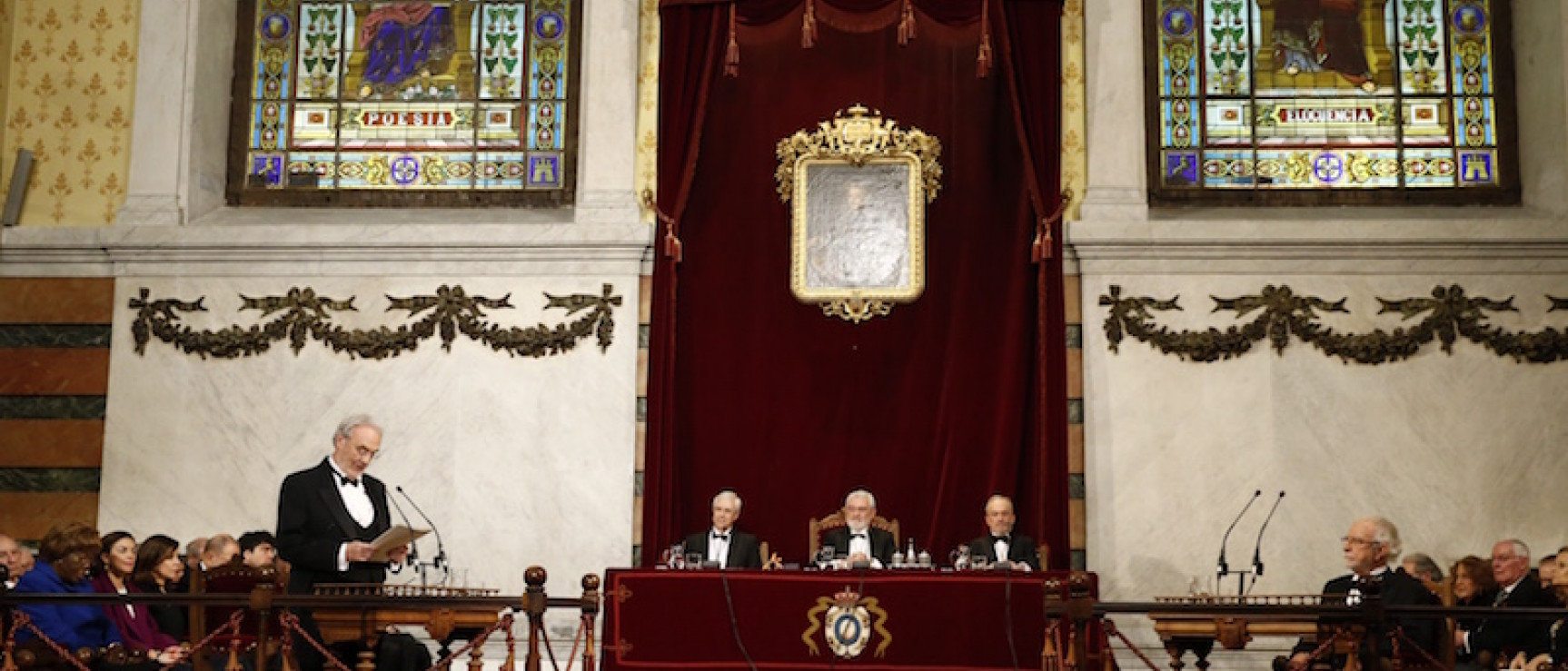 Gutiérrez Aragón durante la lectura de su discurso de ingreso.