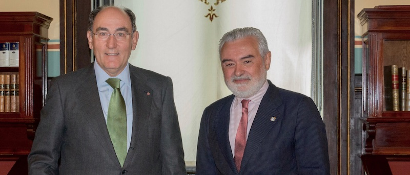El director de la RAE con el presidente de Iberdrola, Ignacio Galán.
