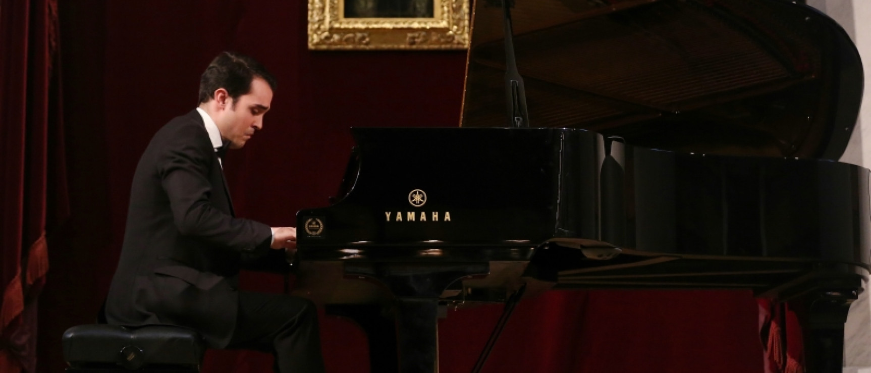 El pianista Alberto Menjón durante su concierto de piano. Foto: Marta Jara.