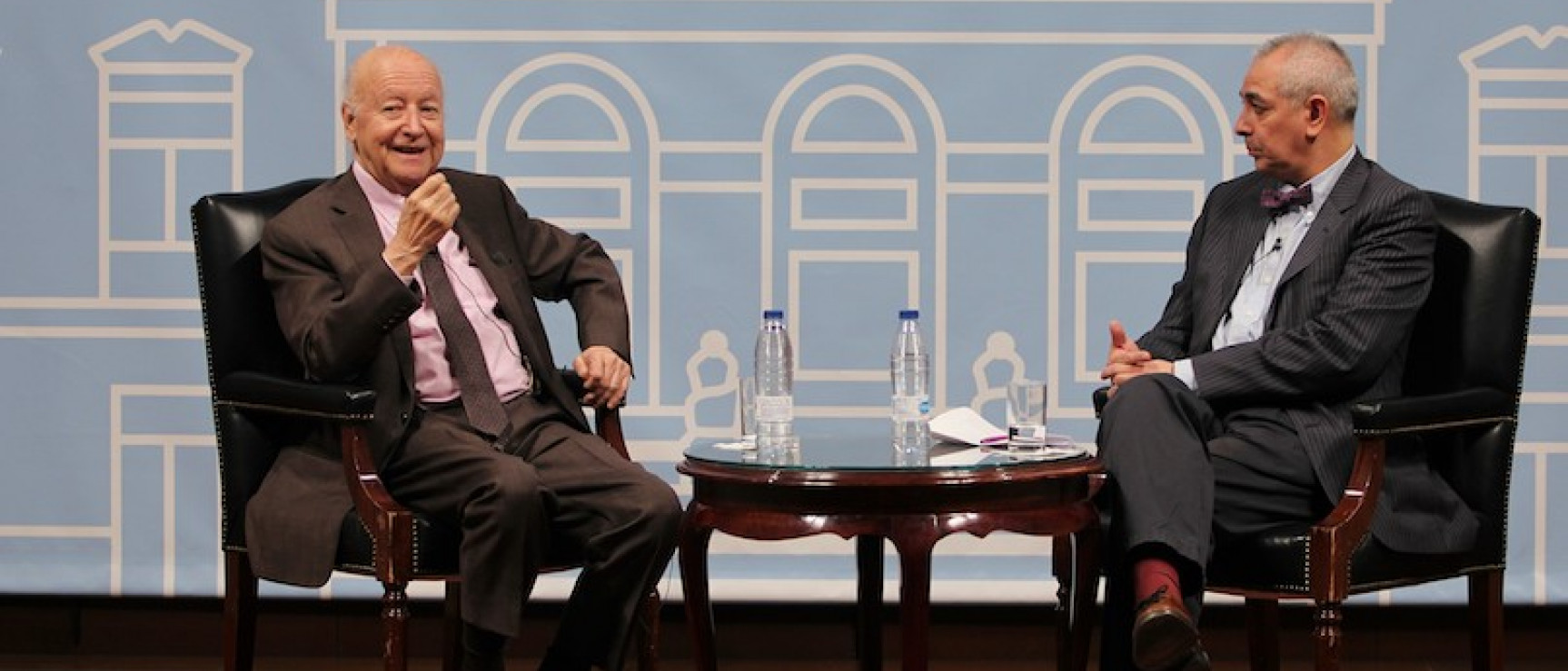 Jorge Edwards con Jorge Eduardo Benavides en la BNE.