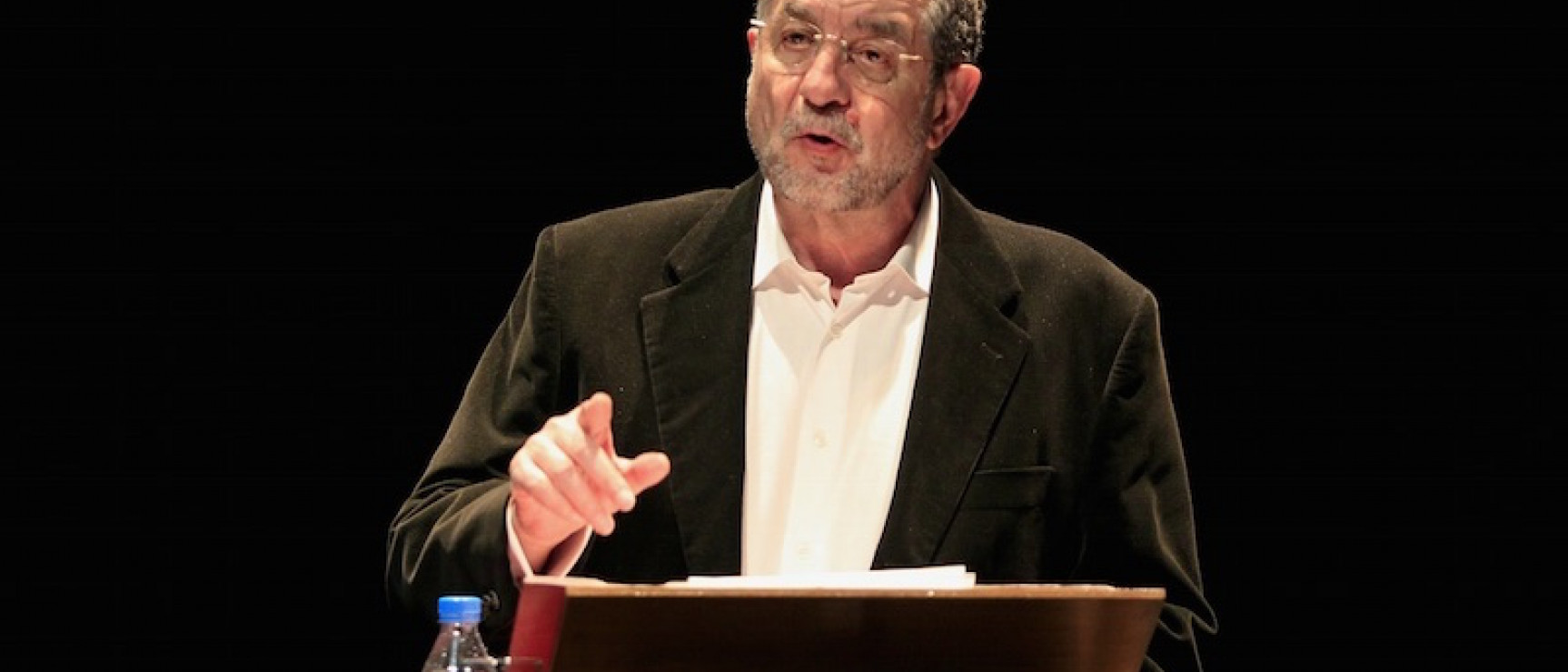 El académico José Antonio Pascual durante su intervención. Foto: Marta Jara.