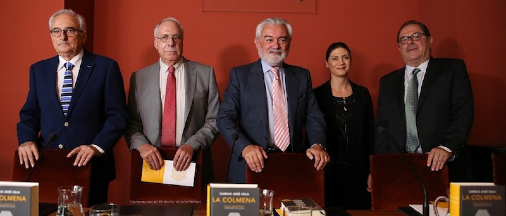 Acto de presentación de «La colmena». De izquierda a derecha: Jorge Urrutia, Camilo Cela Conde, Darío Villanueva, Pilar Reyes y Adolfo Sotelo.