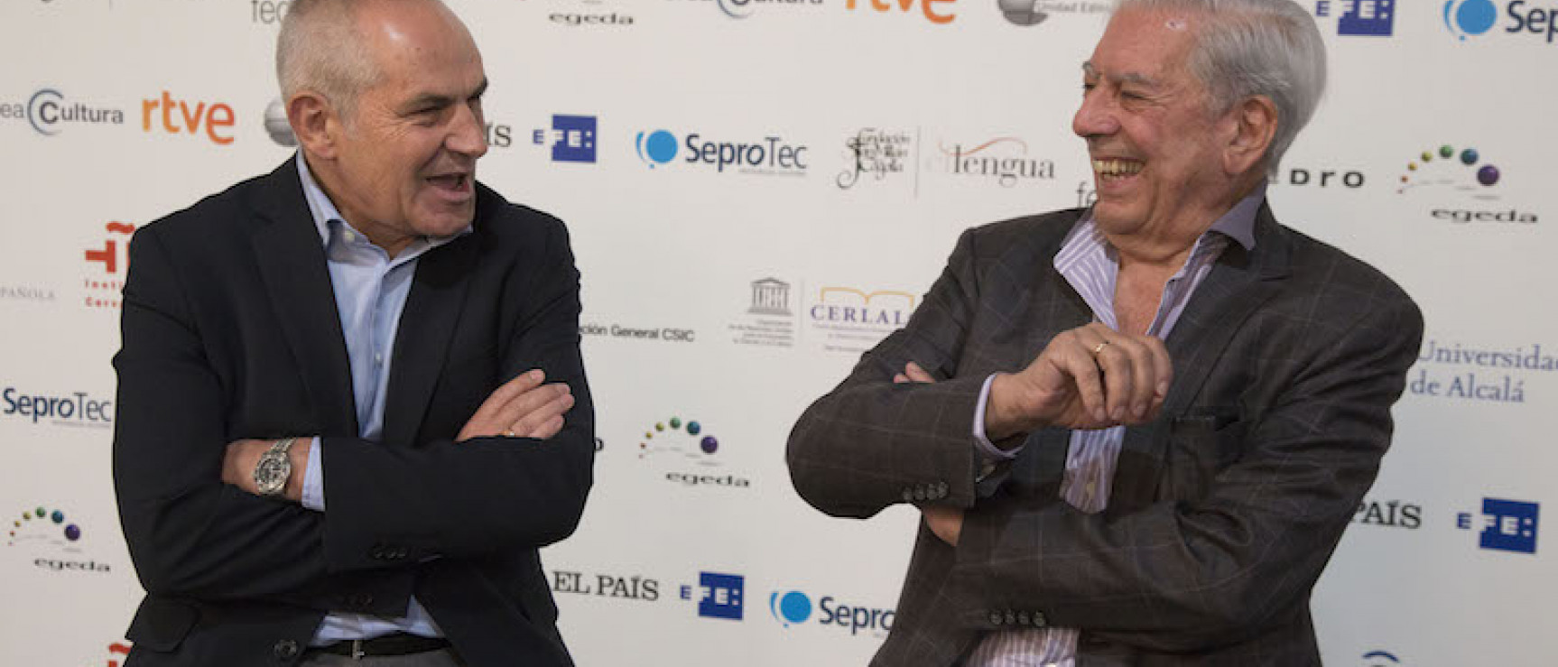 Vargas Llosa y Antonio Caño antes del comienzo de la entrevista.