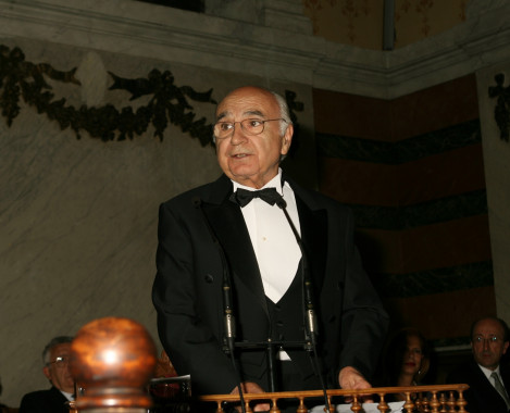 Francisco Brines toma posesión como académico de la RAE el 21 de mayo de 2006