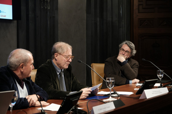 Félix de Azúa modera la mesa «Heterodoxias andaluzas» en el XVI Congreso de la ASALE