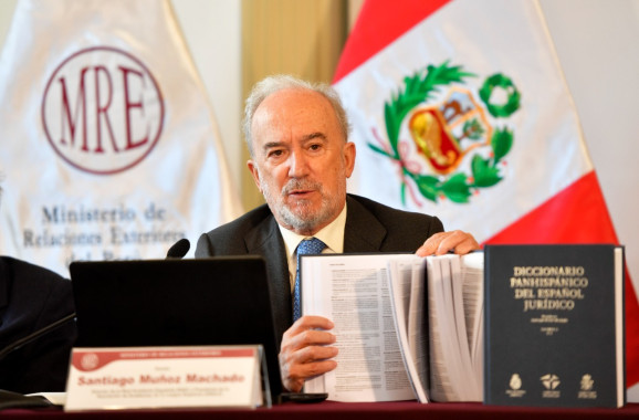 Muñoz Machado presenta la primera actualización del «DPEJ» en Perú.
