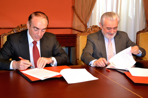 José Antonio Villasante y Darío Villanueva, firmantes del acuerdo.