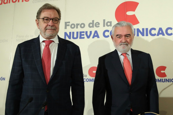 Juan Luis Cebrián y Darío Villanueva.