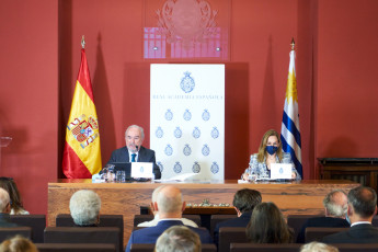 El director de la RAE, Santiago Muñoz Machado, y la embajadora de Uruguay en España, Ana Teresa Ayala, en el homenaje en la RAE a Rodó (foto: RAE)