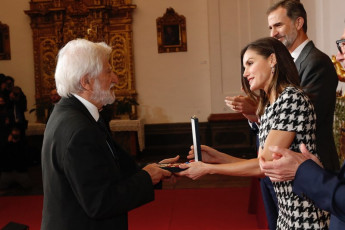 Miguel Sáenz es premiado con la Medalla de Oro al Mérito en las Bellas Artes. Foto: Casa de S. M. el Rey.