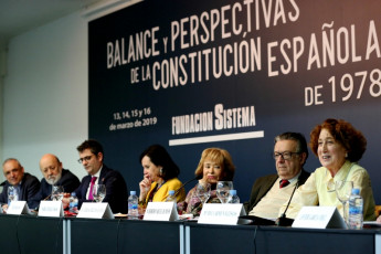 La académica Carmen Iglesias diserta sobre la Constitución española de 1978.