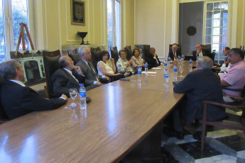 Reunión de académicos en la Academia Salvadoreña de la Lengua (foto: ASL)