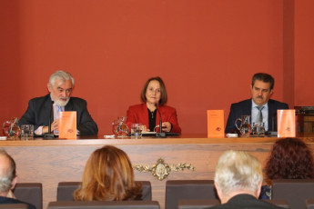 De izq. a dcha.: Darío Villanueva, Renée Ferrer y Francisco Javier Pérez.