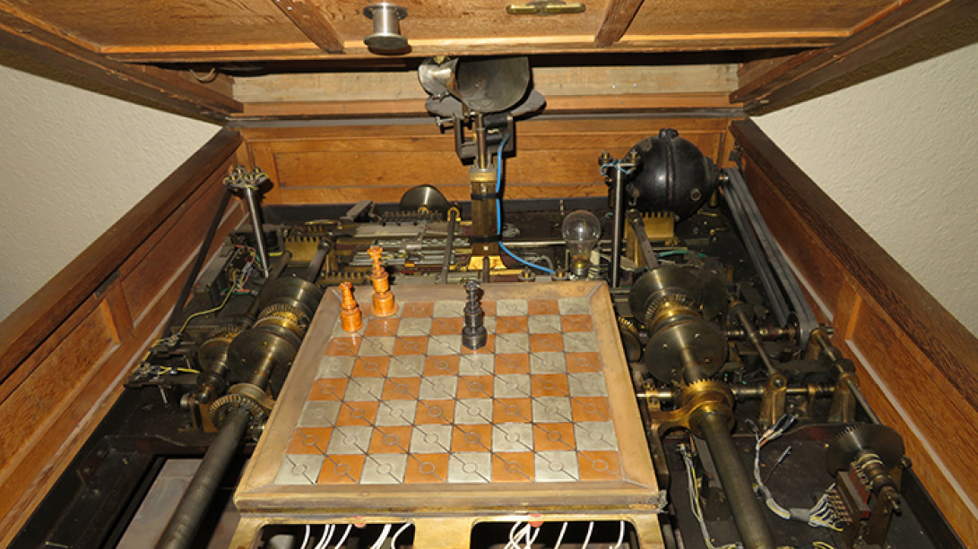 El ajedrecista, segundo prototipo de Torres Quevedo (1920).