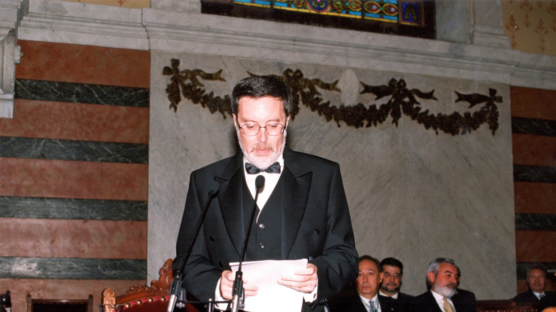 Guillermo Rojo ingresa en la RAE el 7 de octubre de 2001