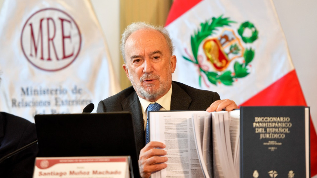Muñoz Machado presenta la primera actualización del «DPEJ» en Perú.