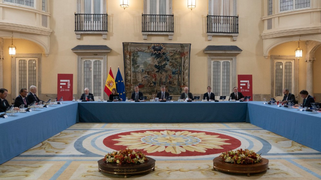 El Rey preside la reunión del Patronato de la Fundación pro Real Academia Española