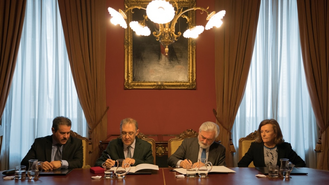 Firma del convenio de colaboración entre la RAE y la ABL. 
